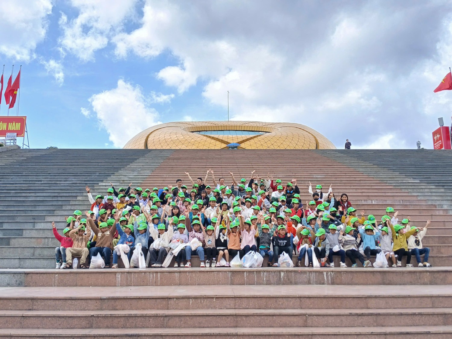 CHƯƠNG TRÌNH THAM QUAN - HOẠT ĐỘNG TRẢI NGHIỆM BỔ ÍCH CHO HỌC SINH