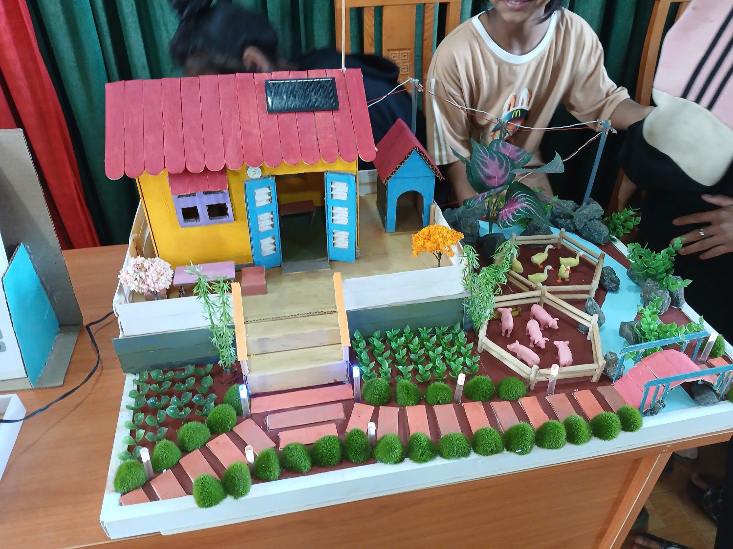 HÌNH ẢNH NGÀY HỘI STEM CẤP TRƯỜNG LẦN THỨ I NĂM HỌC 2024 - 2025