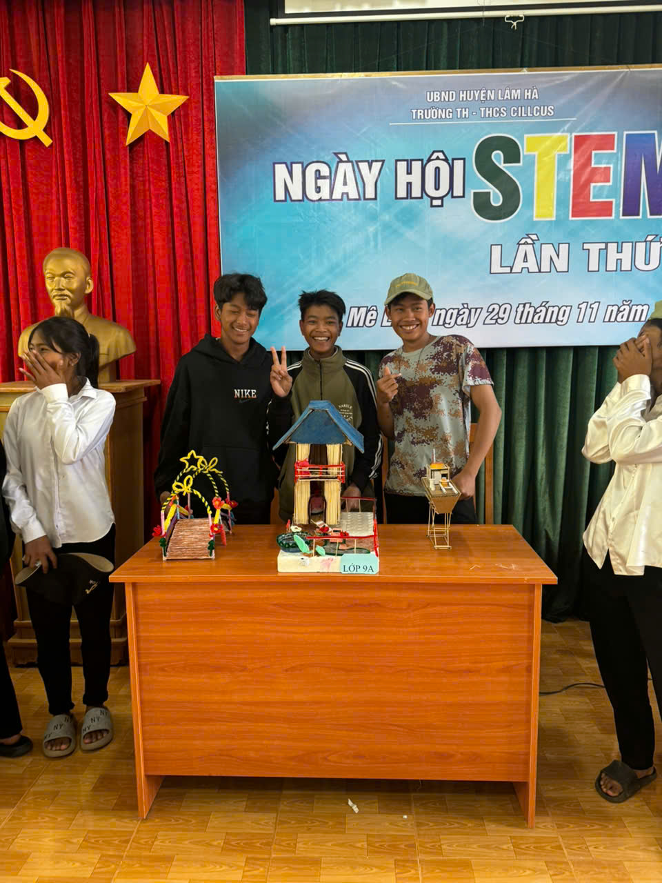 HÌNH ẢNH NGÀY HỘI STEM CẤP TRƯỜNG LẦN THỨ I NĂM HỌC 2024 - 2025