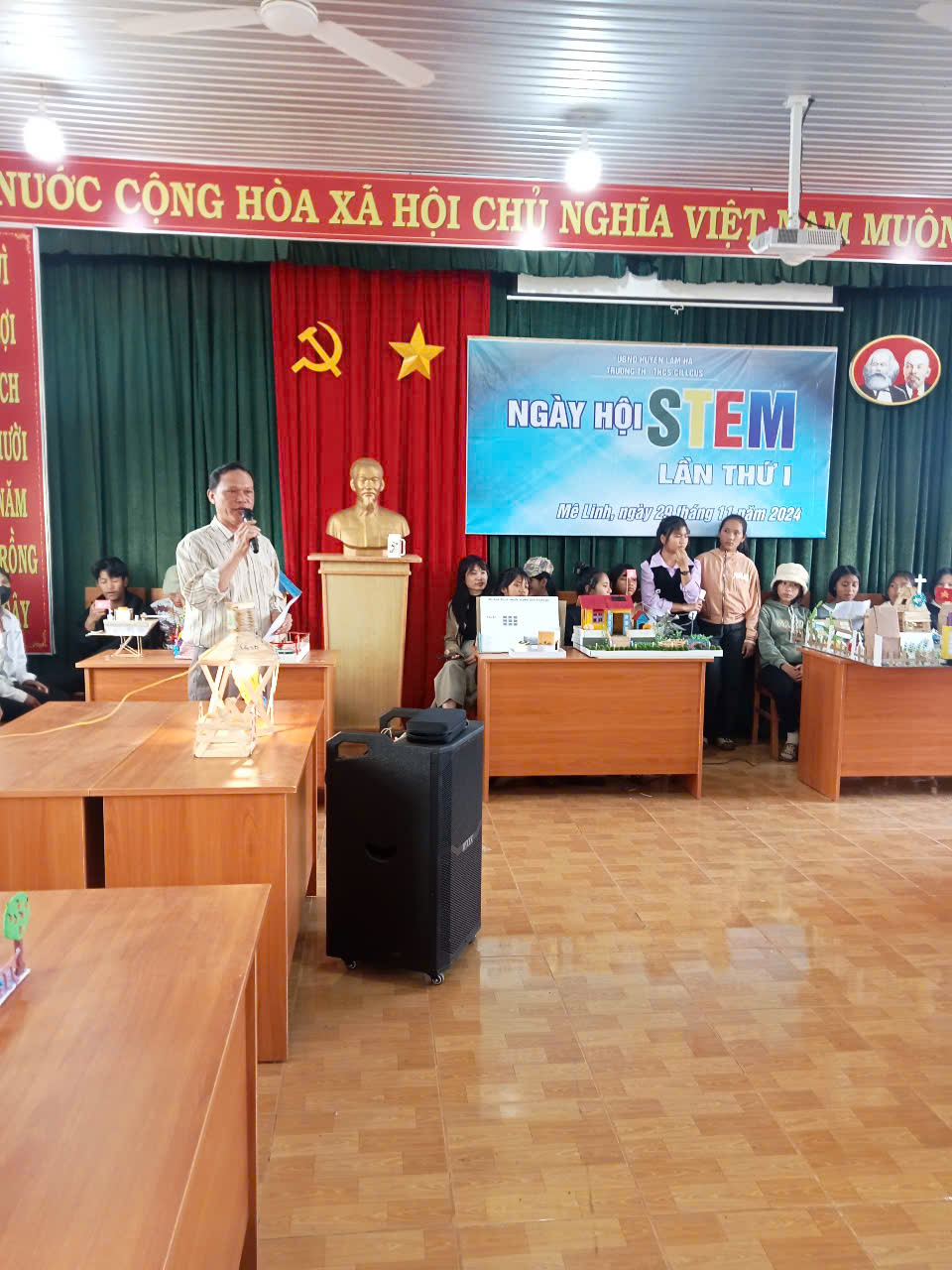 HÌNH ẢNH NGÀY HỘI STEM CẤP TRƯỜNG LẦN THỨ I NĂM HỌC 2024 - 2025