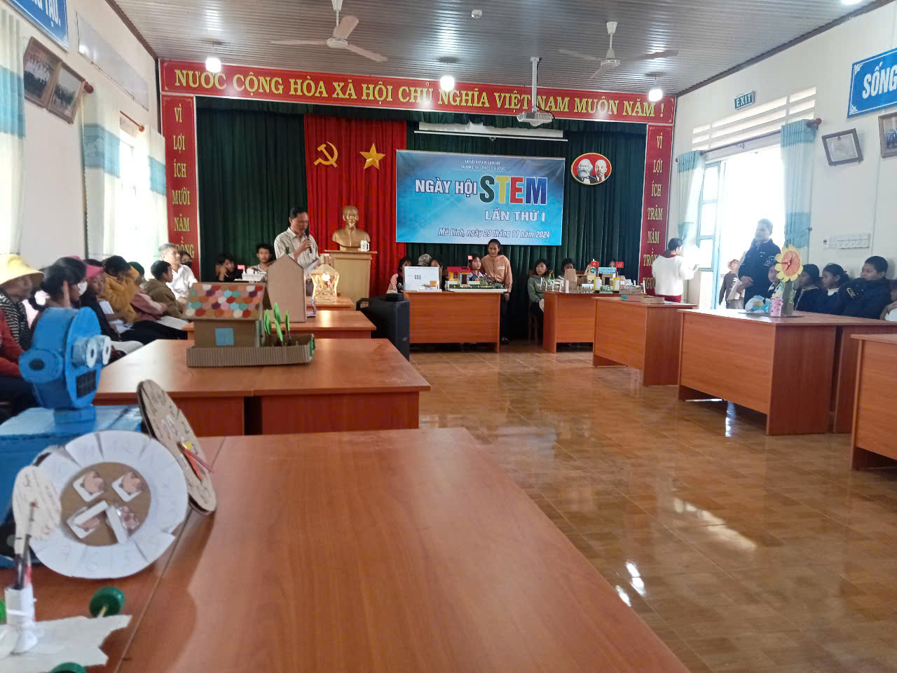 HÌNH ẢNH NGÀY HỘI STEM CẤP TRƯỜNG LẦN THỨ I NĂM HỌC 2024 - 2025